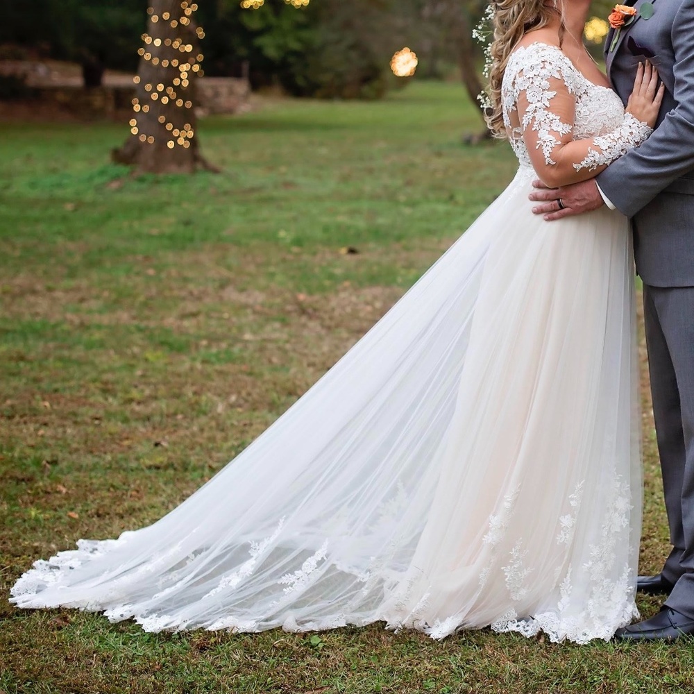 Essense of Australia Wedding Dress